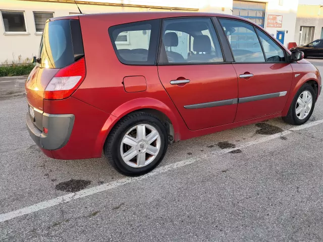 RENAULT Grand Scenic Luxe Privilege
