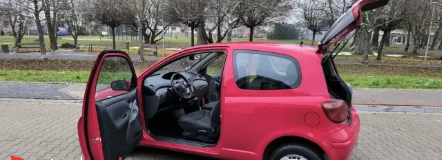 TOYOTA Yaris 