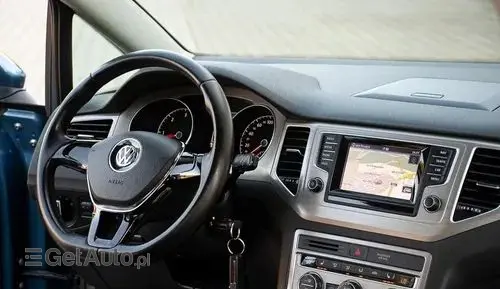 VOLKSWAGEN Golf Sportsvan 
