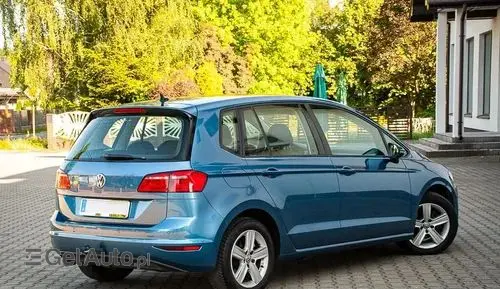 VOLKSWAGEN Golf Sportsvan 
