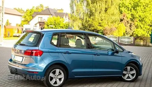 VOLKSWAGEN Golf Sportsvan 