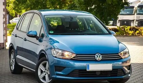 VOLKSWAGEN Golf Sportsvan 