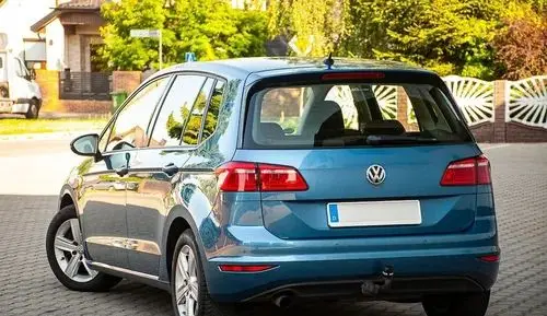 VOLKSWAGEN Golf Sportsvan 