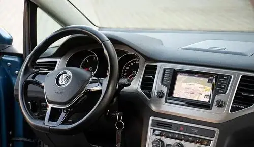 VOLKSWAGEN Golf Sportsvan 