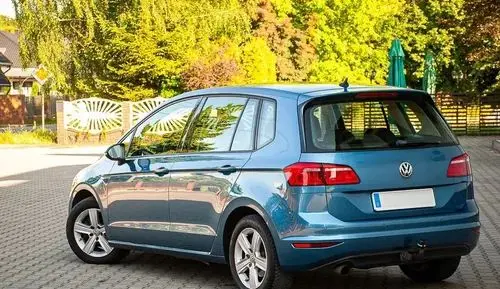 VOLKSWAGEN Golf Sportsvan 