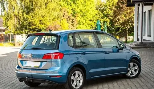 VOLKSWAGEN Golf Sportsvan 