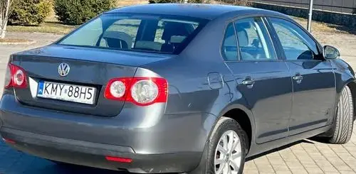 VOLKSWAGEN Jetta 