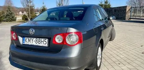 VOLKSWAGEN Jetta 