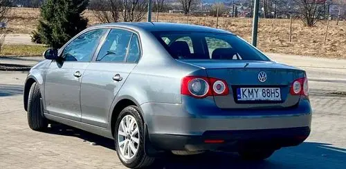 VOLKSWAGEN Jetta 