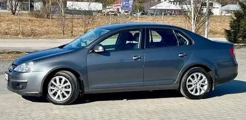 VOLKSWAGEN Jetta 