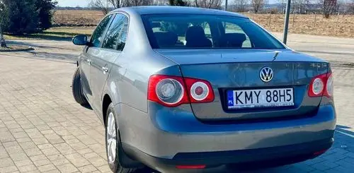 VOLKSWAGEN Jetta 