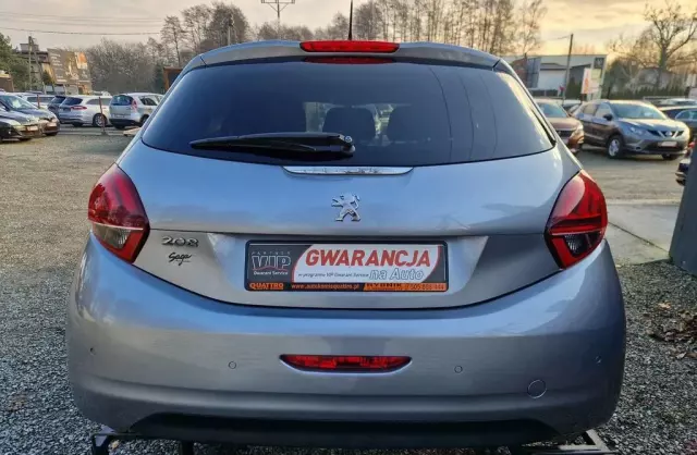 PEUGEOT 208 