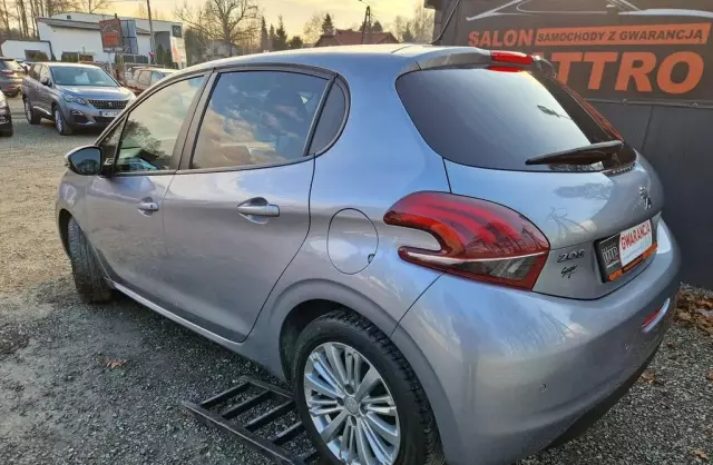 PEUGEOT 208 