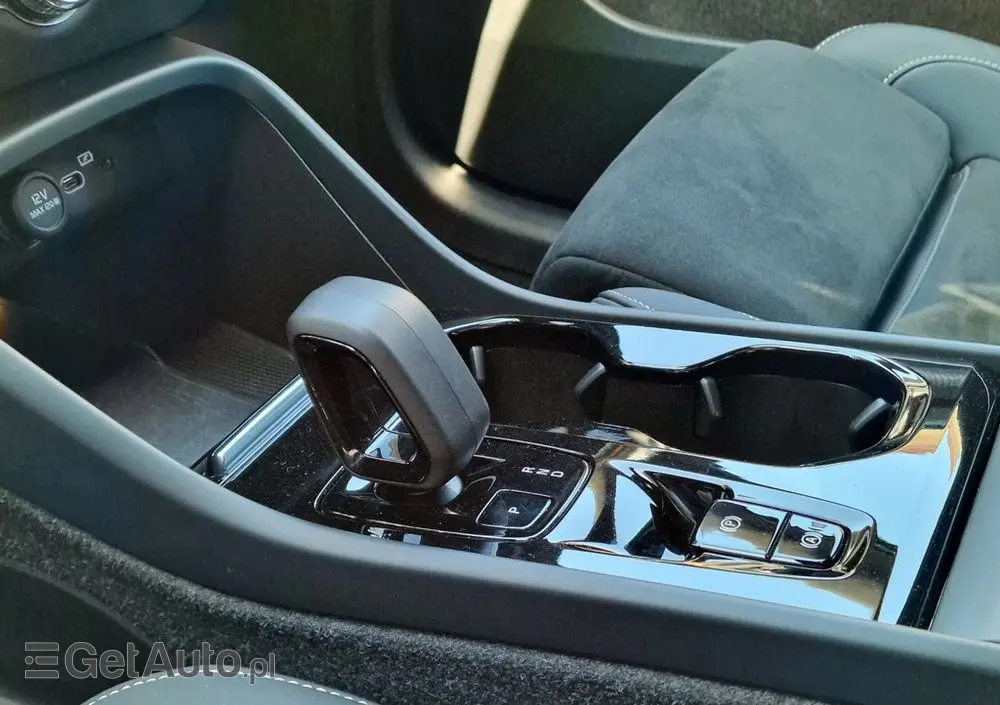 VOLVO XC 40 