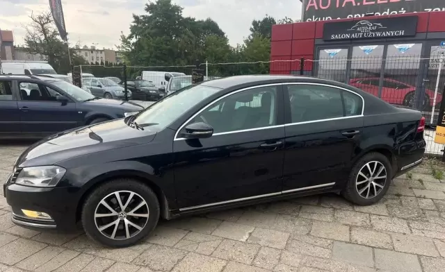 VOLKSWAGEN Passat 