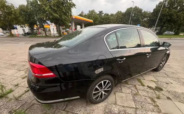 VOLKSWAGEN Passat 