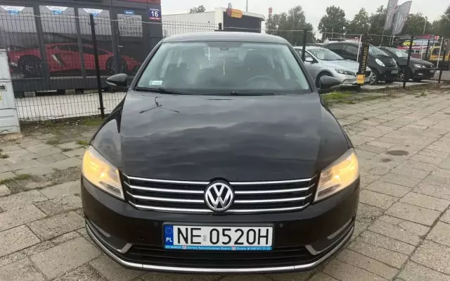 VOLKSWAGEN Passat 