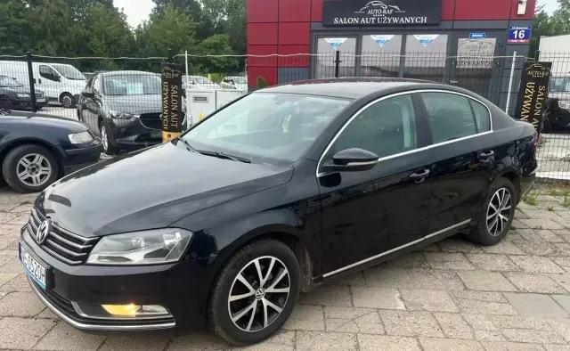 VOLKSWAGEN Passat 