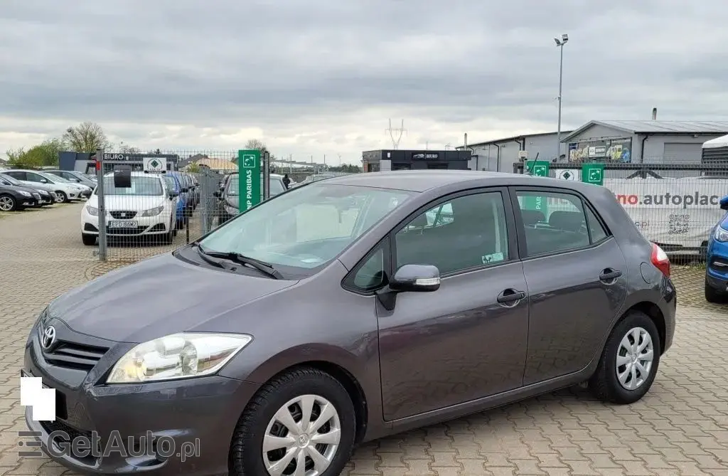 TOYOTA Auris 