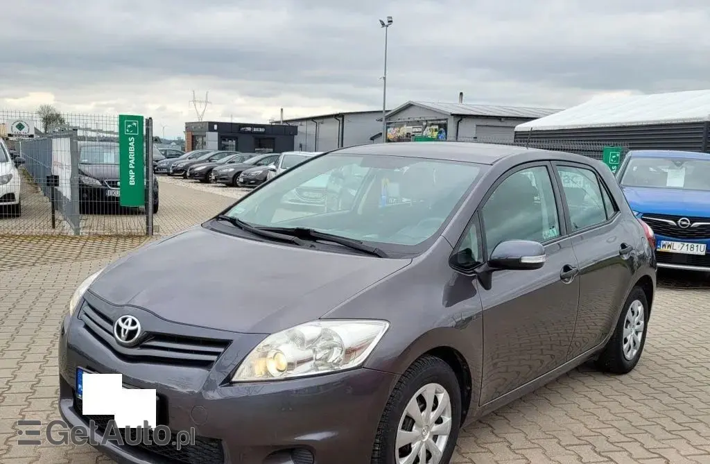 TOYOTA Auris 