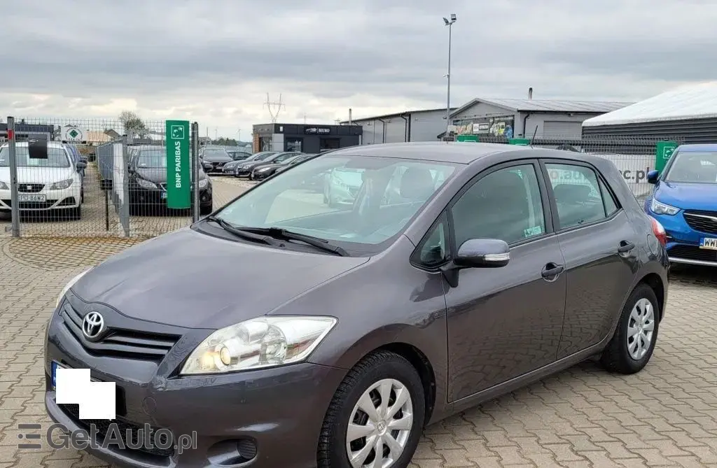 TOYOTA Auris 