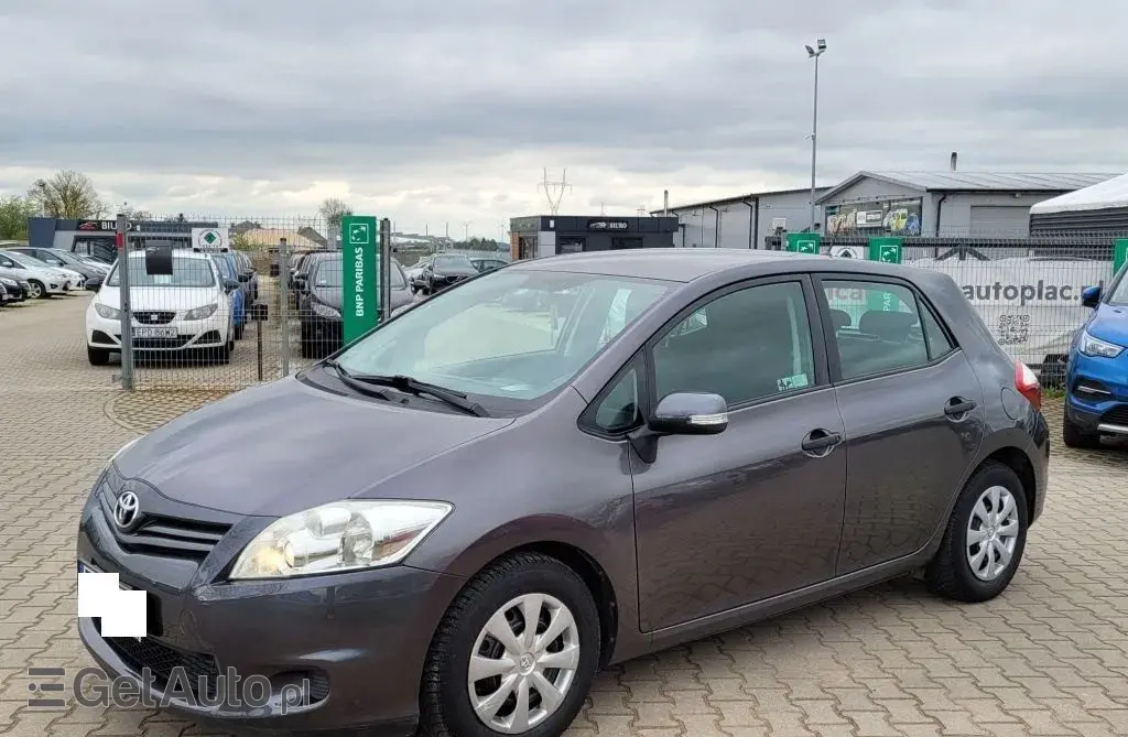 TOYOTA Auris 