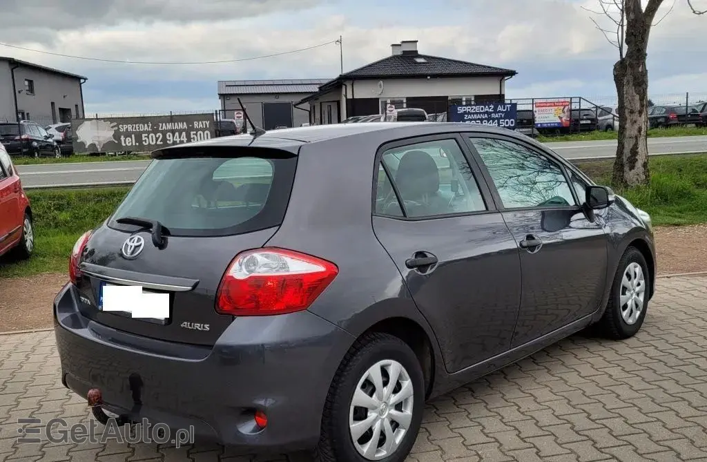 TOYOTA Auris 