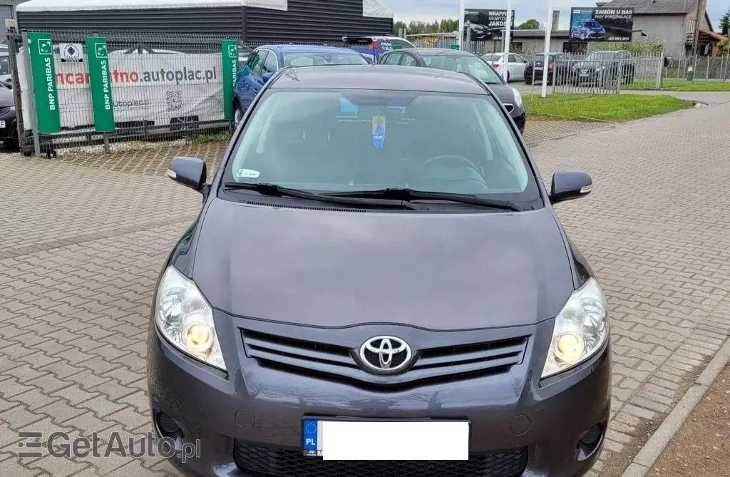 TOYOTA Auris 