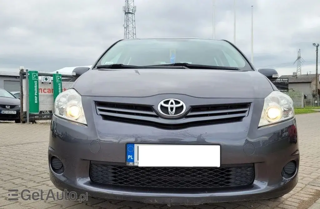 TOYOTA Auris 