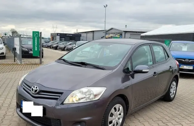 TOYOTA Auris 