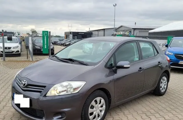 TOYOTA Auris 