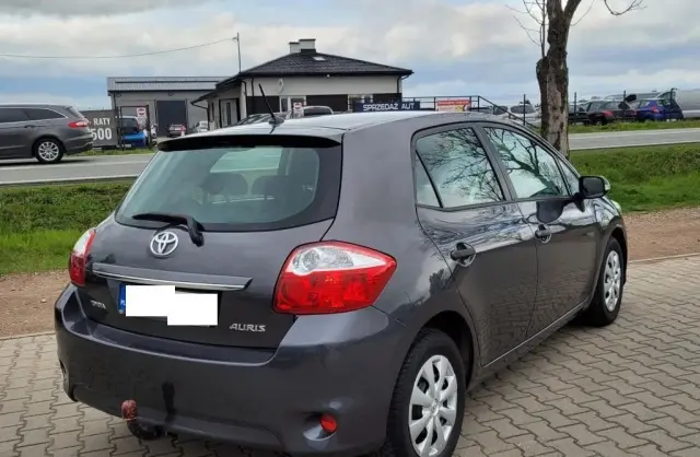 TOYOTA Auris 