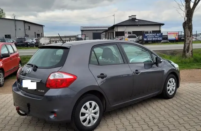 TOYOTA Auris 