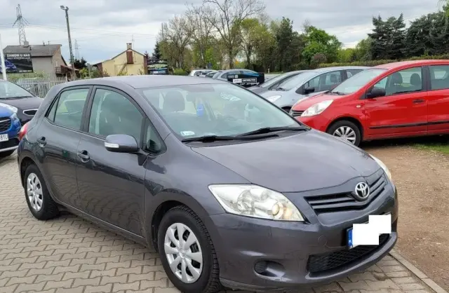 TOYOTA Auris 