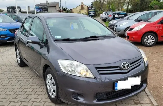 TOYOTA Auris 