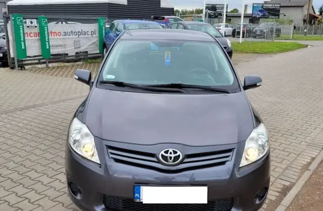 TOYOTA Auris 
