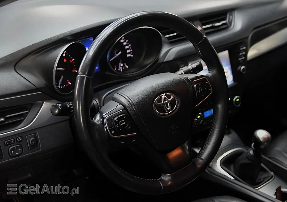 TOYOTA Avensis 2.0 D-4D Premium