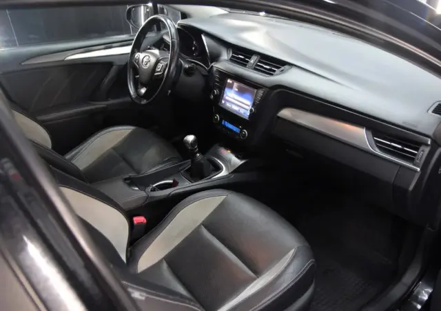 TOYOTA Avensis 2.0 D-4D Premium