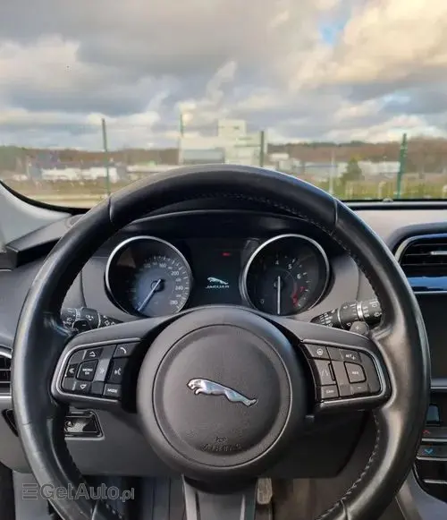 JAGUAR F-Pace 