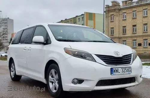 TOYOTA Sienna 