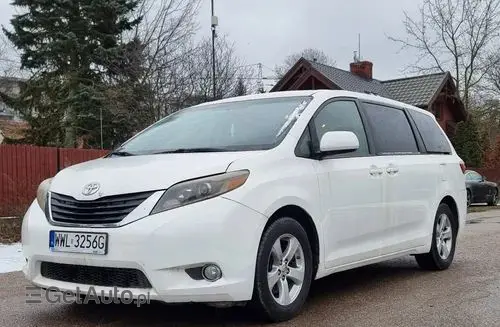 TOYOTA Sienna 
