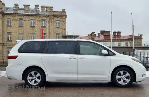TOYOTA Sienna 