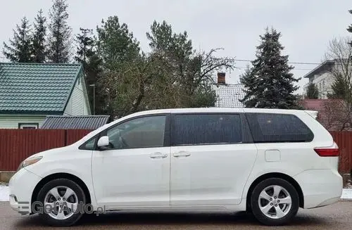 TOYOTA Sienna 