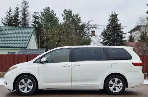 TOYOTA Sienna 