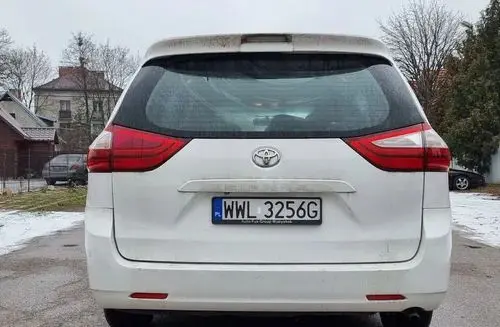 TOYOTA Sienna 