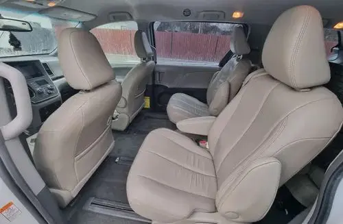 TOYOTA Sienna 