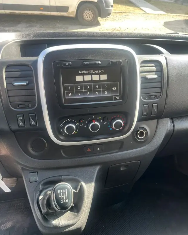 RENAULT Trafic 