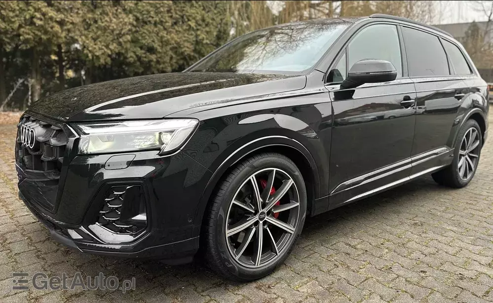 AUDI Q7 S line