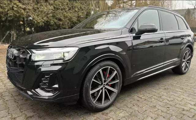 AUDI Q7 S line