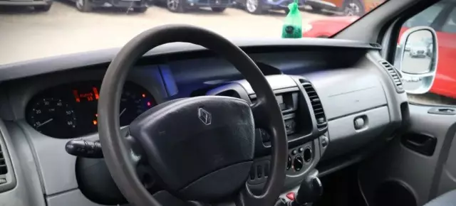 RENAULT Trafic 